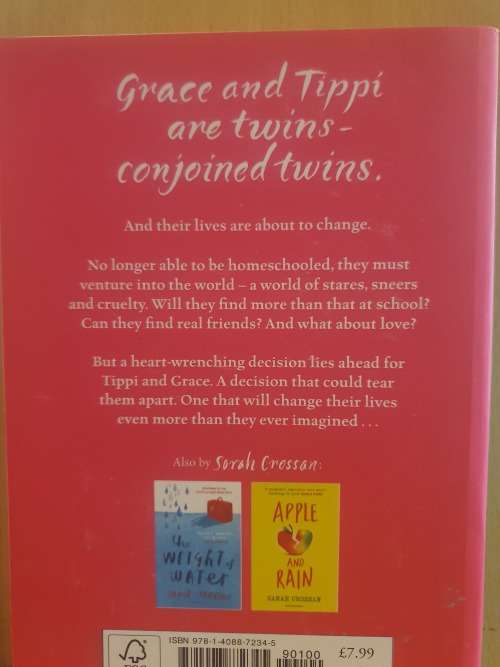 One : Sarah Crossan (Paperback)