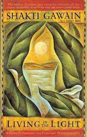 Living in the Light: Shakti Gawain (Paperback)