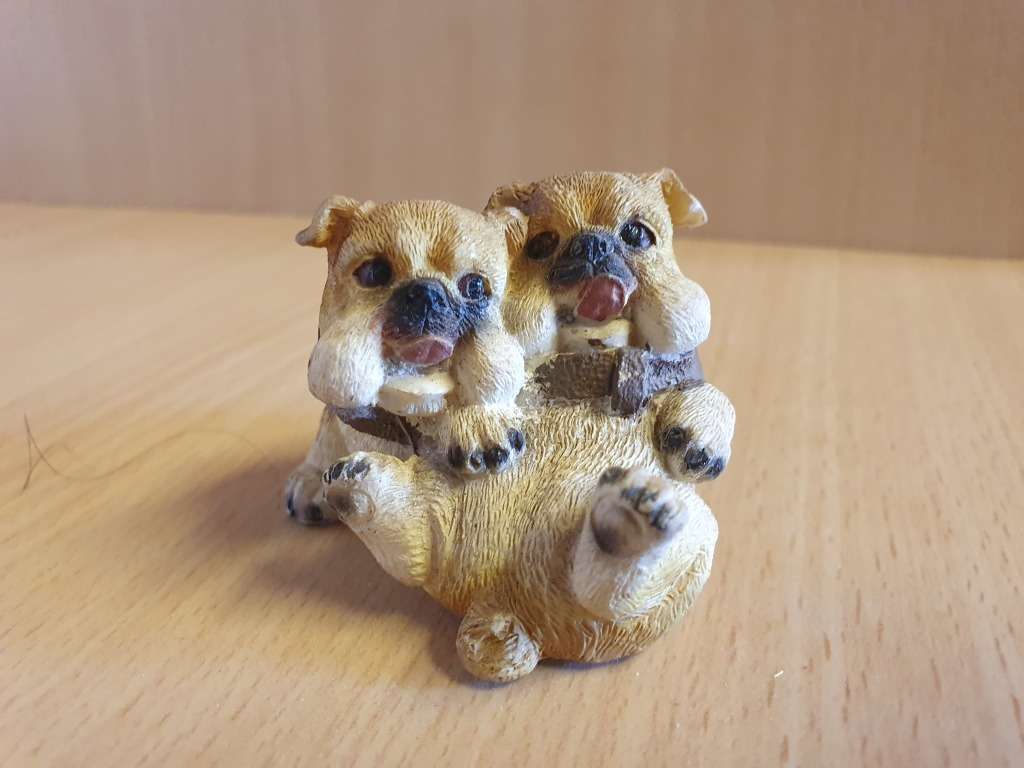 Small Dog Figurine (width 8cm height 5cm)