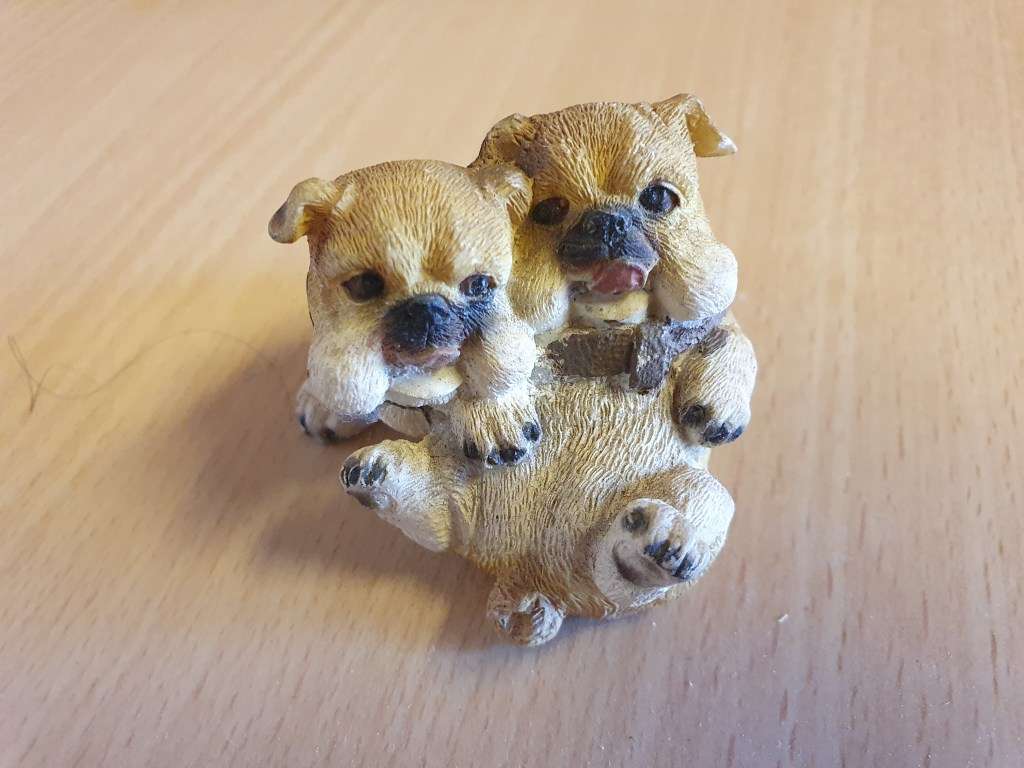 Small Dog Figurine (width 8cm height 5cm)