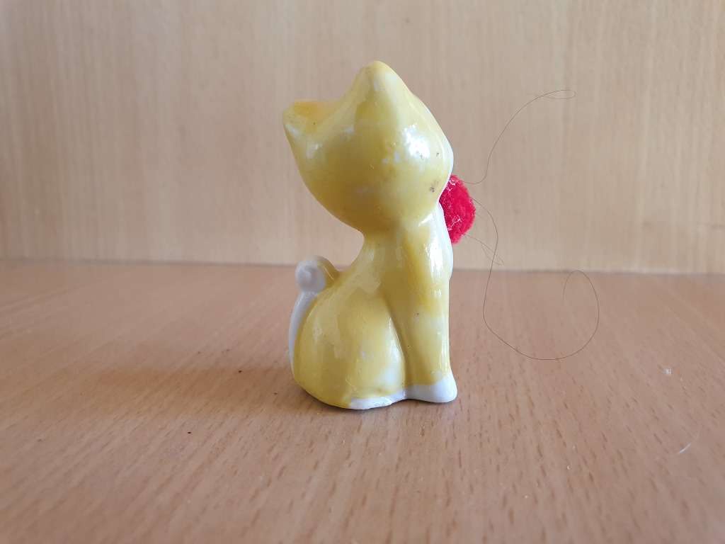 Small Cat Figurine - height 6cm width 3cm