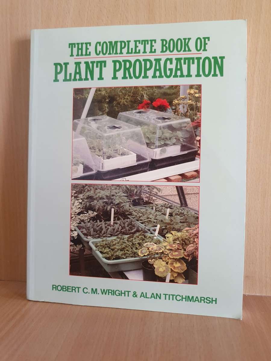 The Complete Book of Plant Propagation: Robert C.C. Wright & Alan Titchmarsh (Paperback)