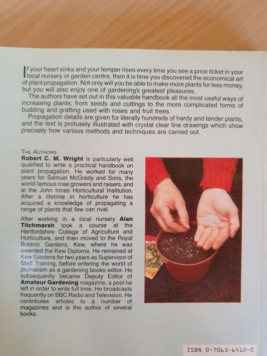 The Complete Book of Plant Propagation: Robert C.C. Wright & Alan Titchmarsh (Paperback)