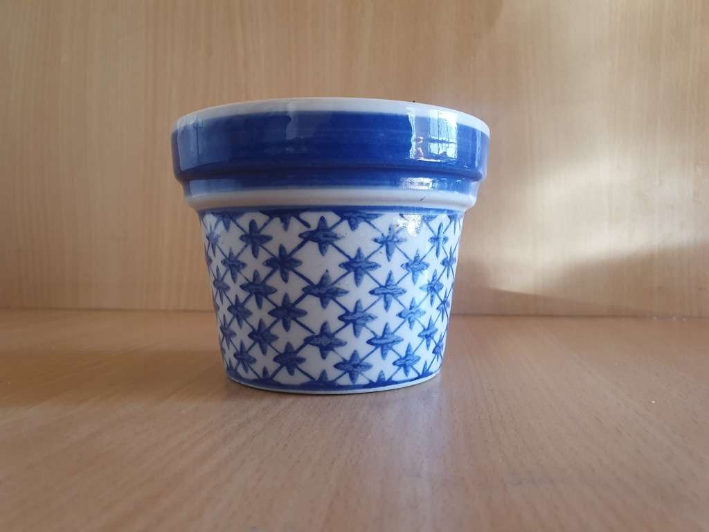 Blue & White Plant Pot/Planter (width 11cm height 8cm)