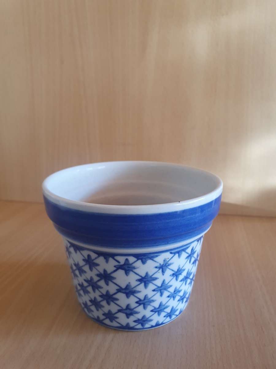 Blue & White Plant Pot/Planter (width 11cm height 8cm)