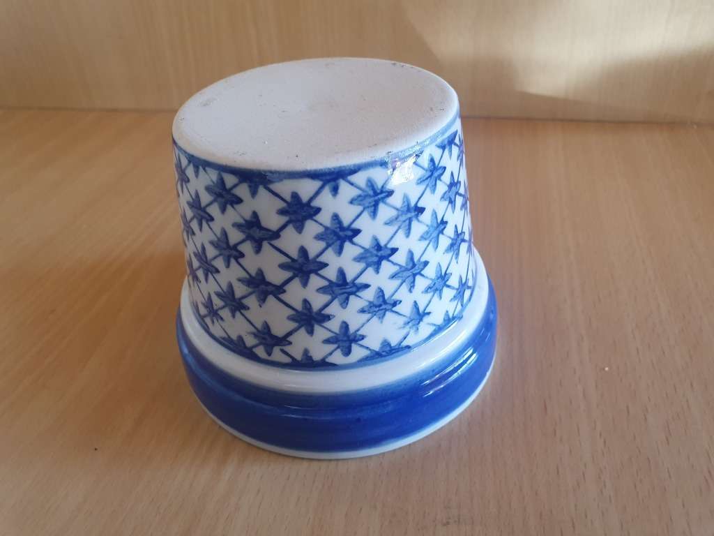 Blue & White Plant Pot/Planter (width 11cm height 8cm)