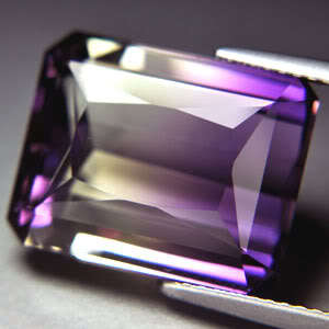15.45ct BEAUTIFUL BRAZILIAN BI-COLOUR AMETRINE OCT GEM