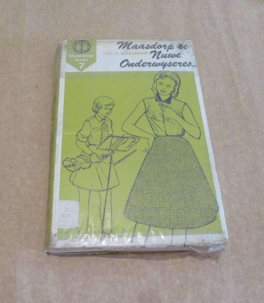 Maasdorp se nuwe onderwyseres by Stella Blakemore