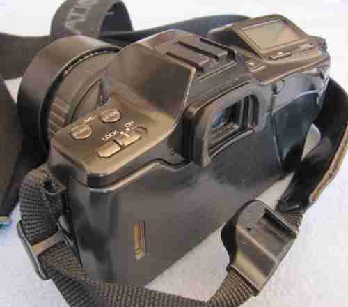 Minolta 8000i SLR camera