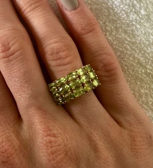 Beautiful 9CT 15 Peridot Stone Ring