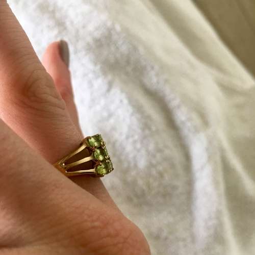 Beautiful 9CT 15 Peridot Stone Ring