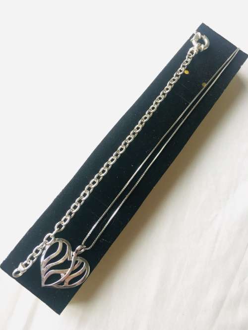 Beautiful diamond necklace and bracelet set