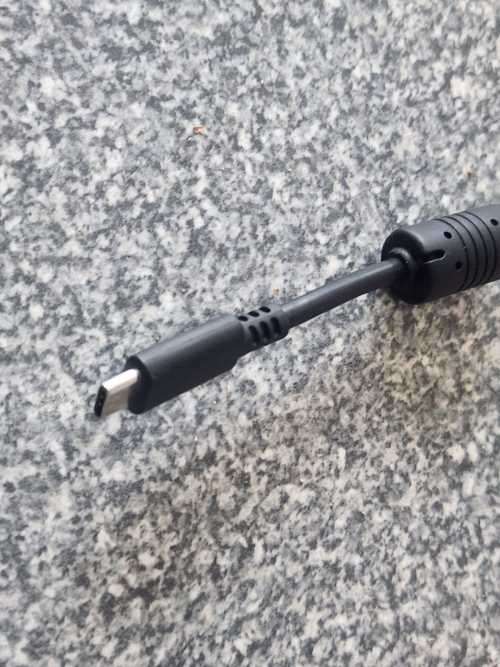 MacBook Pro 15-Inch `Core i7` 2.7 GHz (TouchBar/2016) 16GB RAM 512GB SSD Silver