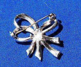 Attractive Vintage Bow Brooch - Width 30mm
