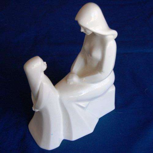 Royal Doulton " Mother and Child " HN 2841 - Height 225mm Base length 170mm