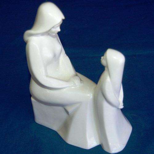 Royal Doulton " Mother and Child " HN 2841 - Height 225mm Base length 170mm