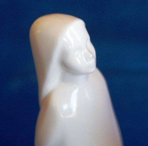 Royal Doulton " Mother and Child " HN 2841 - Height 225mm Base length 170mm