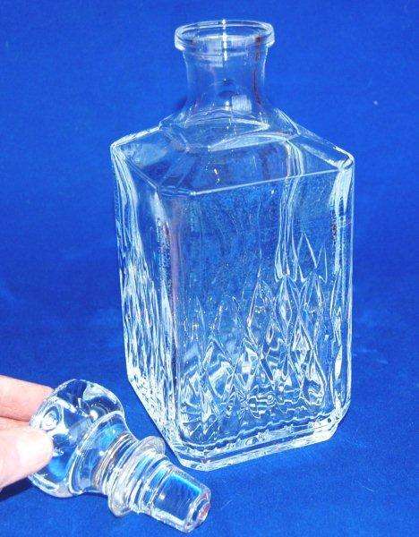 Heavy Glass Decanter - No Damage - Total Height 260mm - Volume 850mls