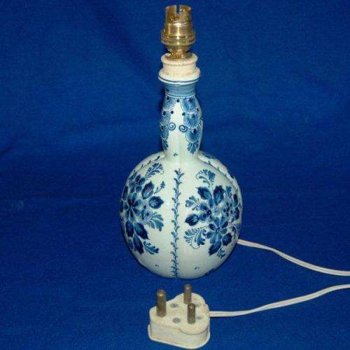 Beautiful Ceramic Delft Table Lamp in good working order - Height 260mm - See description for detail