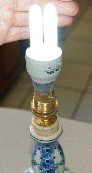 Beautiful Ceramic Delft Table Lamp in good working order - Height 260mm - See description for detail