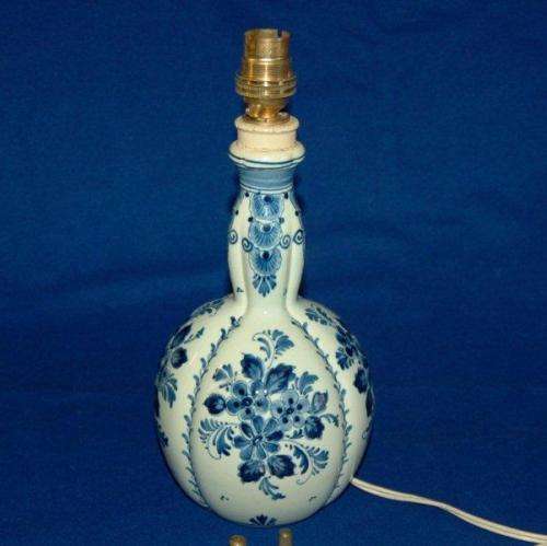 Beautiful Ceramic Delft Table Lamp in good working order - Height 260mm - See description for detail