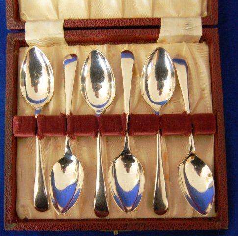 6 Boxed E.P.N.S. Grapefruit Spoons Length 125mm - Marked 1 1/2 DWTS per dozen