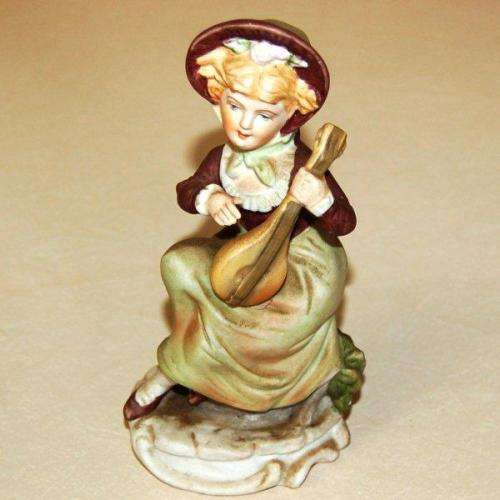 Sweet Young Girl with her Violin - Height 160mm