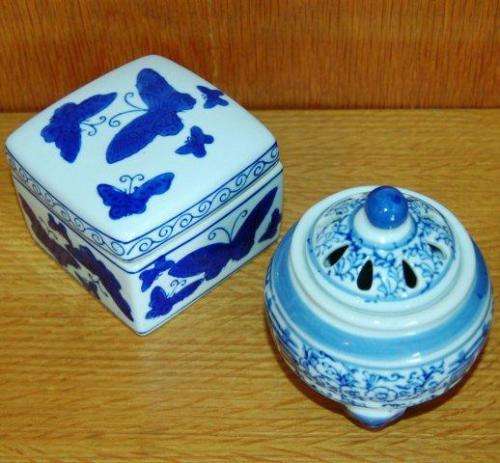 Genuine Ming Blue Porcelain Trinket Box & Pot Pourri Jar - Box measures 100mm Square and 75mm Deep.