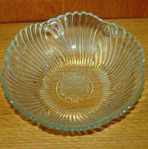 Attractive Glass Bowl - Diameter 210mm Depth 70mm