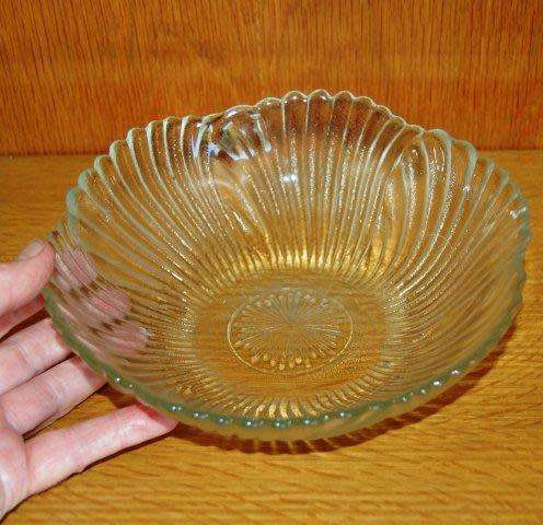 Attractive Glass Bowl - Diameter 210mm Depth 70mm