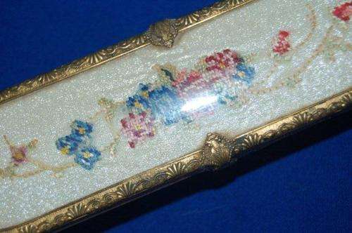 Beautiful Vintage Embroidered 3 Piece Vanity Set - Mirror Length 325mm - Good condition.