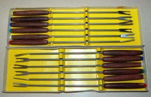 Copper Fondue Set with 12 Forks (In good used condition) Pot Dia. 165mm Depth 90mm