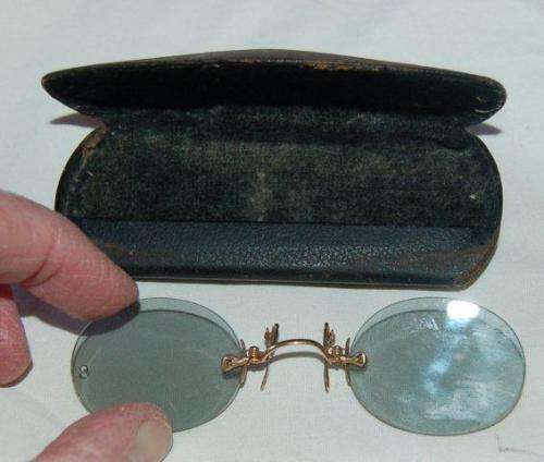 Antique (Circa 1910) - Pince nez - "Fits-U" Gold Plated Sunglasses in Original Case. See description
