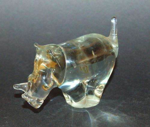 Ngwenya Glass - 2 Warthogs - Height 60mm to top of tail,