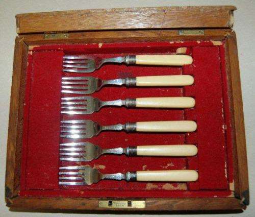 Mappin & Webb Silver Plated 12 Pce Fish Knife & Fork Set - Knife Length 205mm Read description.