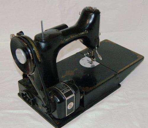 Singer Portable Electric Sewing Machine No. 221K - Please read description and see all pictures.