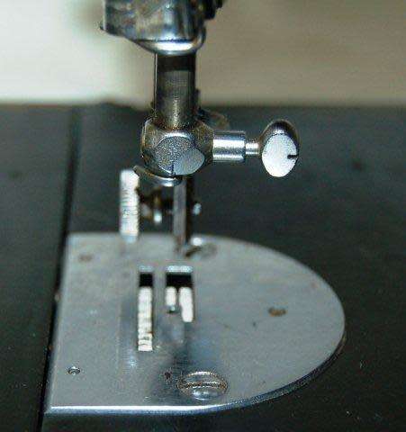 Singer Portable Electric Sewing Machine No. 221K - Please read description and see all pictures.