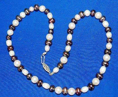 Elegant Pearl ?? Necklace (Feels real, but not sure) Length 450mm