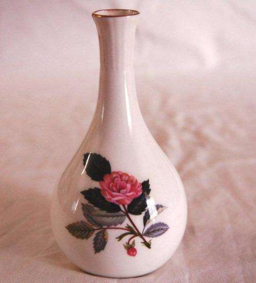 Wedgwood Hathaway Rose Vase & Stone Vase - Tallest 150mm