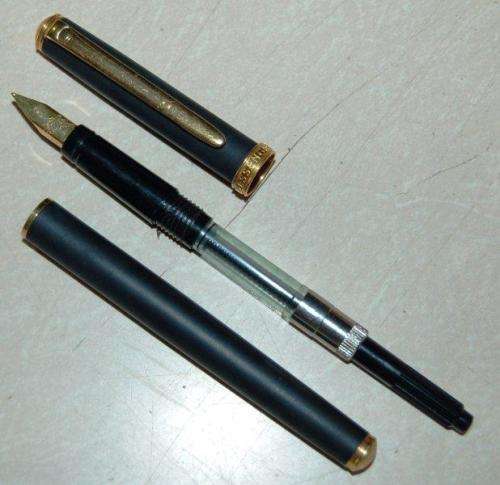 Vintage Parker "Vacumatic" Fountain Pen Plus 2 Other fountain pens - See pictures and description.