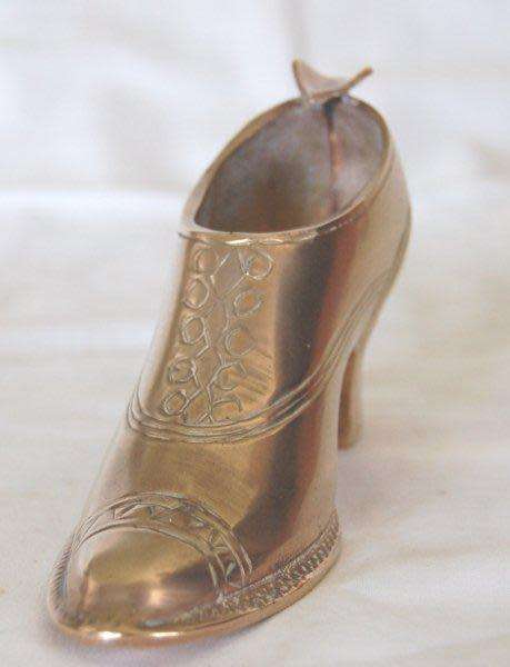 Vintage Ladies High Heeled Brass Shoe Ashtray - Lenght 155mm