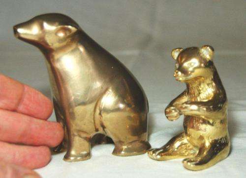 2 Brass Bears (Smaller Bear is made of heavy solid brass) Large bear is 95mm.