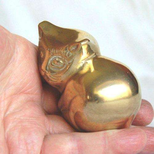 Sweet Little Curled Up Brass Cat - Height 50mm
