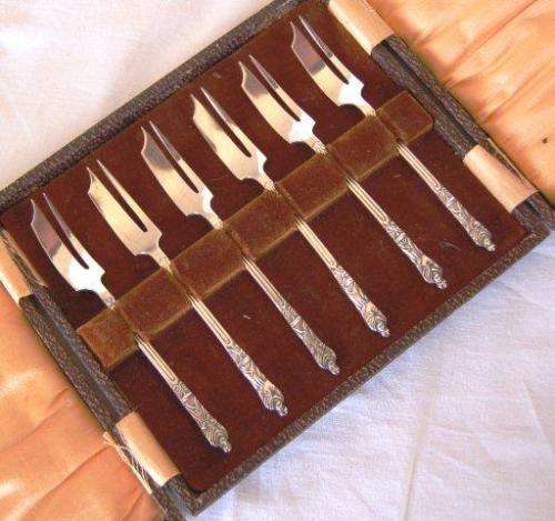 Vintage Boxed Set of 6 E.P.N.S. Apostle Pastry/Cake Forks. - Box shows some wear.