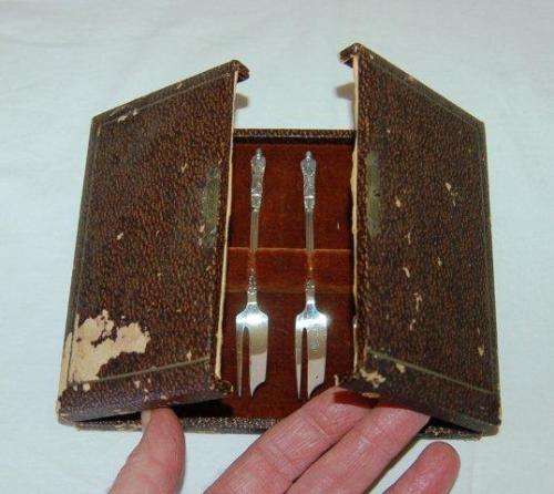 Vintage Boxed Set of 6 E.P.N.S. Apostle Pastry/Cake Forks. - Box shows some wear.