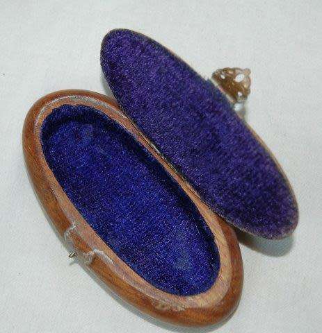 Stunning Vintage Wooden Trinket Box with Brass Inlay 135mm X 70mm X 40mm