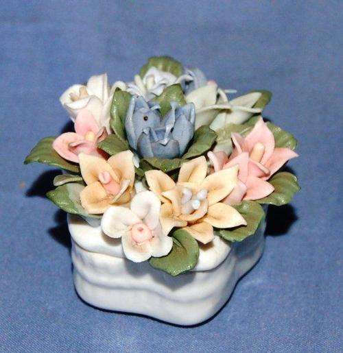 Mini Porcelain Trinket Box - Height 45mm and Diameter 55mm