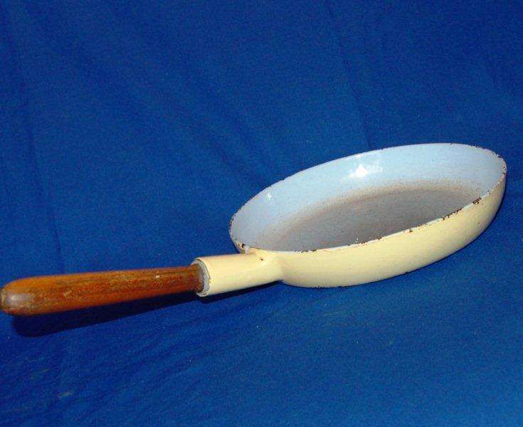 Vintage Cast Iron / Enamel Frying Pan - Diameter 275mm and weighs 3 kg's
