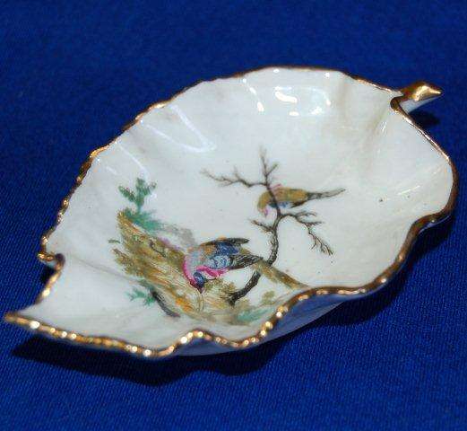 Porcelaine De Paris - France - Leaf Shaped Pin Dish - Size 95mm Long