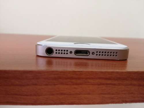 Apple iPhone 5s Gold 32GB - Boxed with accessories